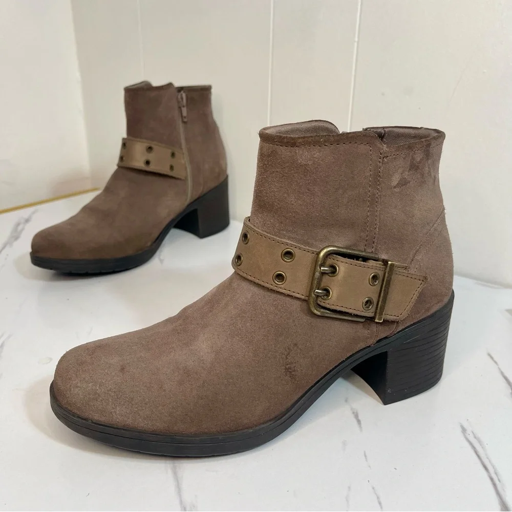 Clarks Brown Leather Moto Ankle Boots with Buckle Detail Block Heel Sz 7.5